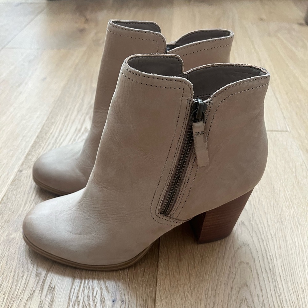 Aldo side-zip ankle booties. Size 8. Beige